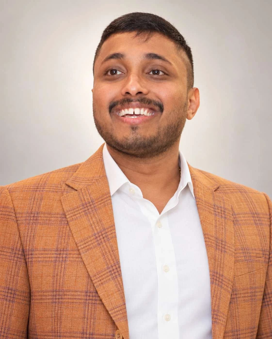 Portrait of Roshan Sinha, Managing Director